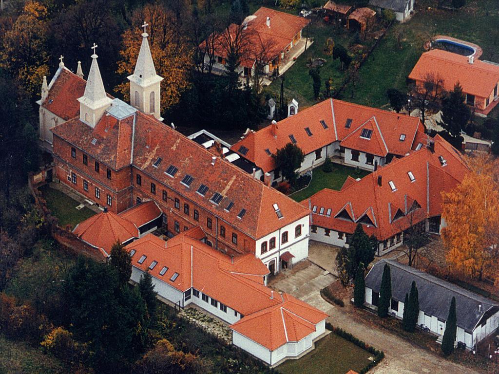 Martineum Felnottkepzo Akademia Szombathely Exterior foto