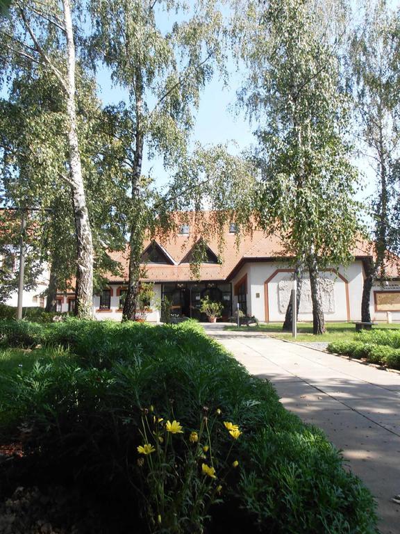 Martineum Felnottkepzo Akademia Szombathely Exterior foto